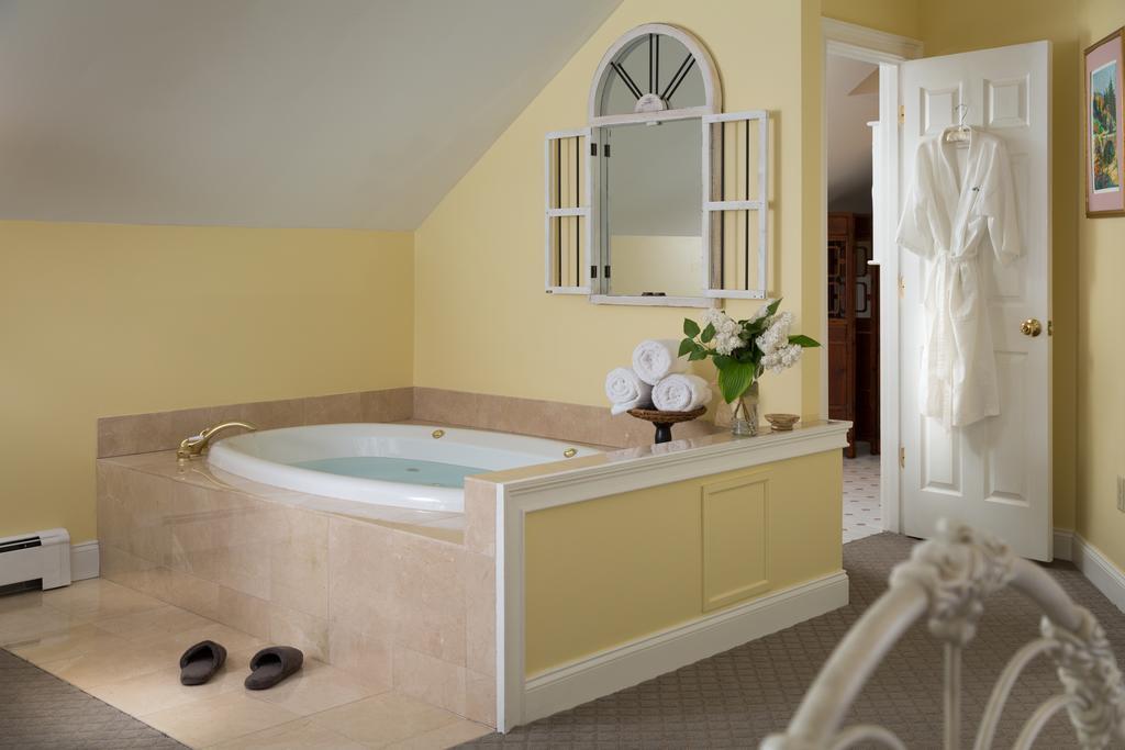 Wolf Cove Inn Poland Esterno foto